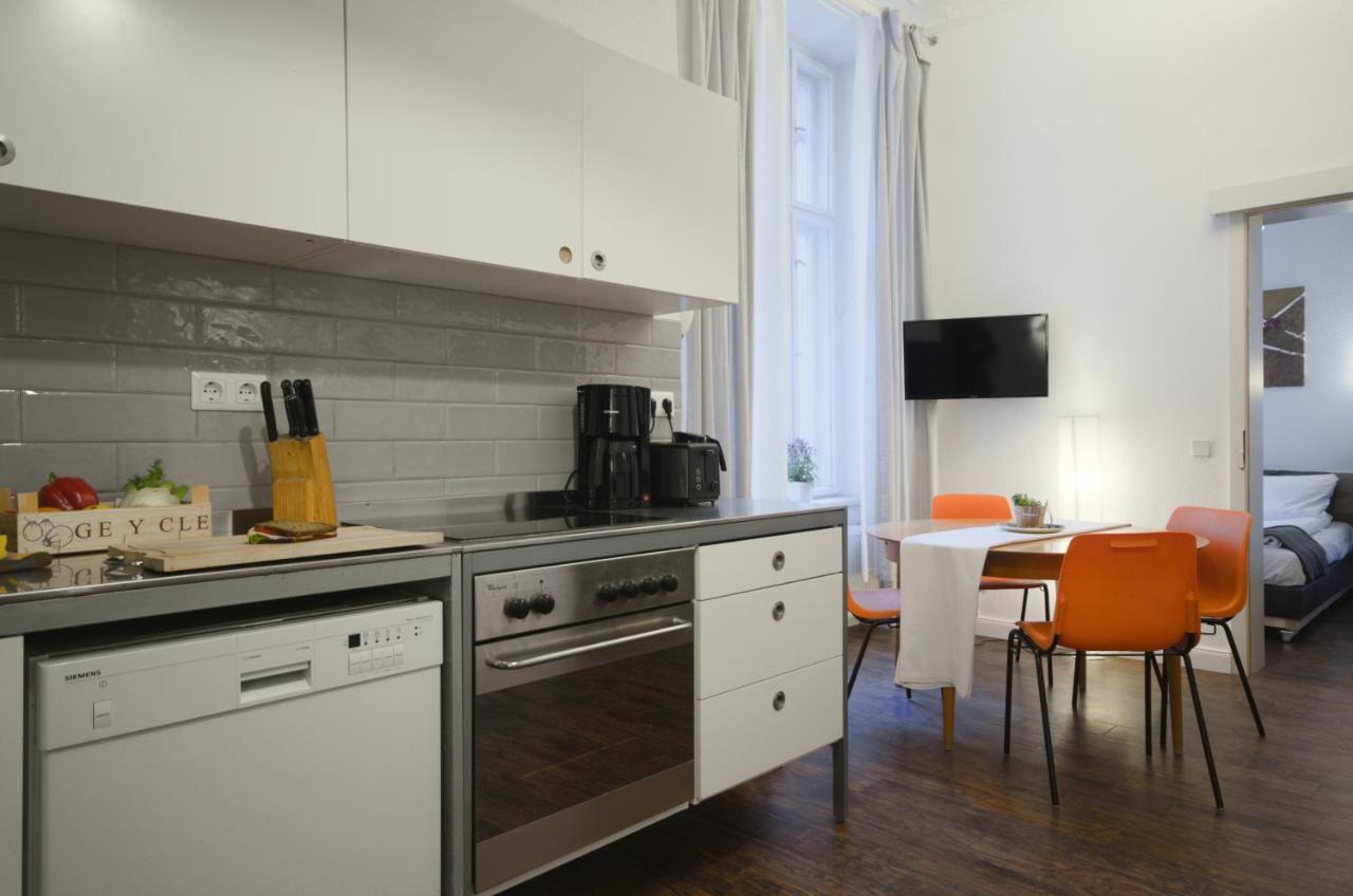 Altbauwohnung Mit 3 Baedern Berlin Extérieur photo