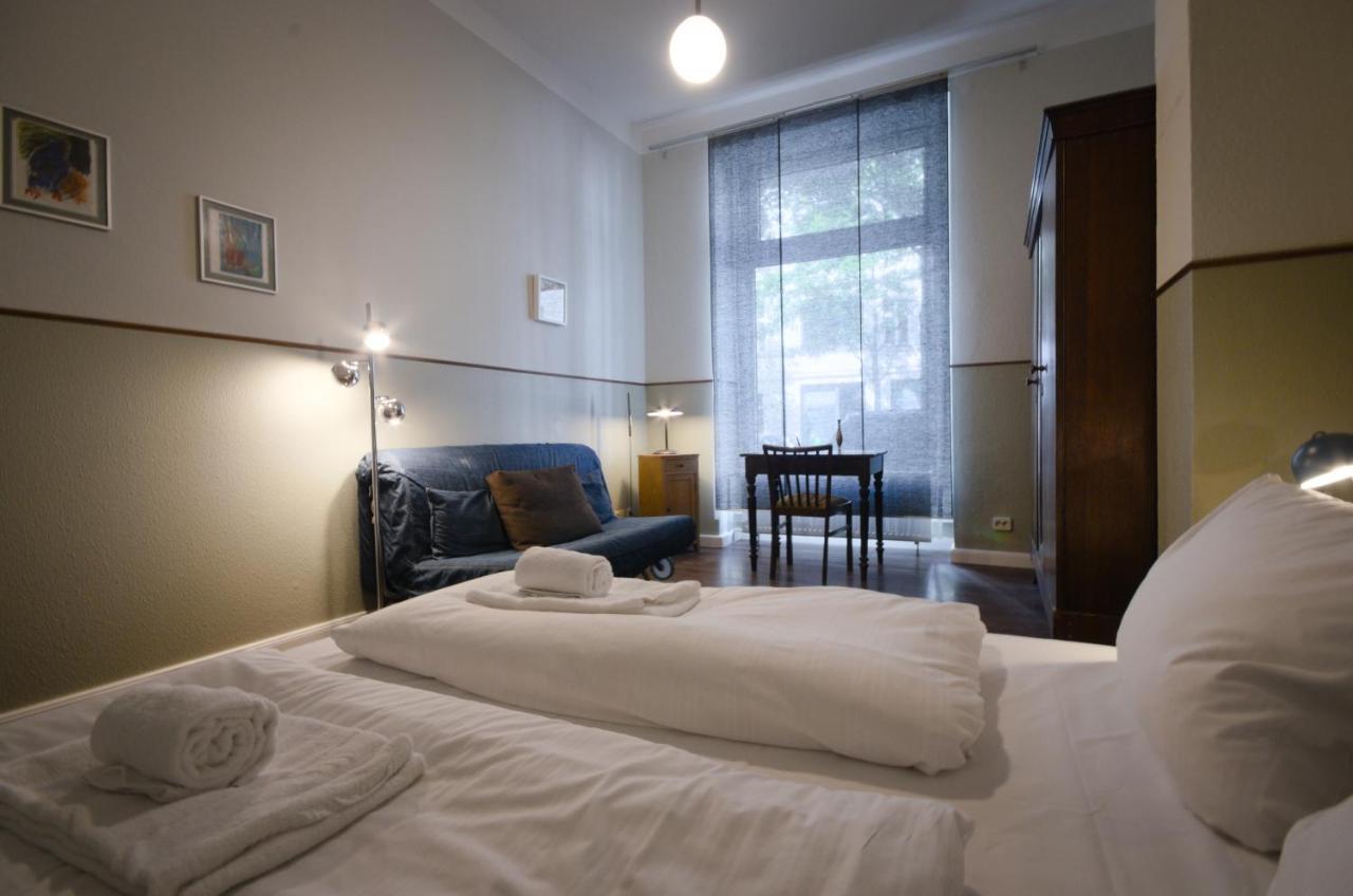 Altbauwohnung Mit 3 Baedern Berlin Extérieur photo
