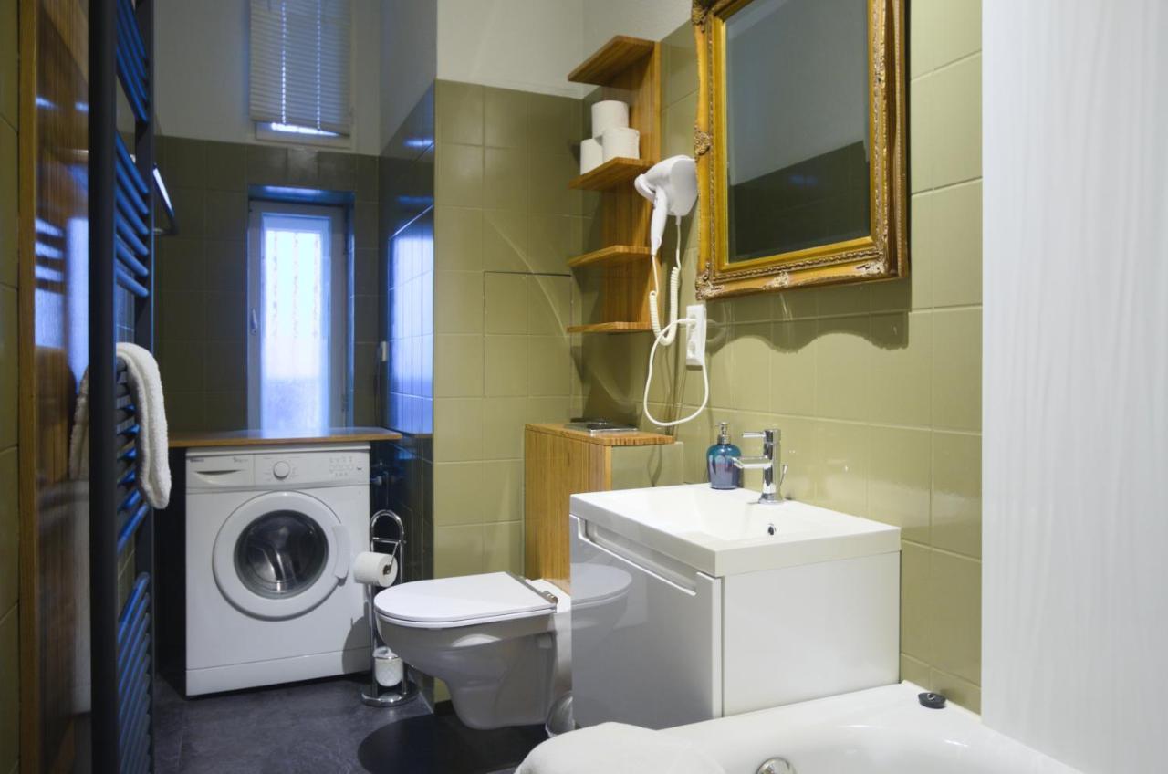 Altbauwohnung Mit 3 Baedern Berlin Extérieur photo